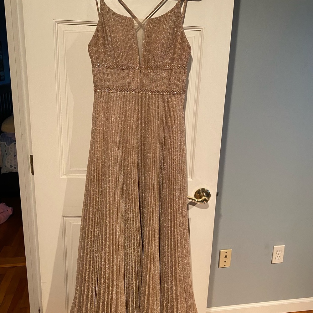 Super cute dress perfect for a wedding, graduation party